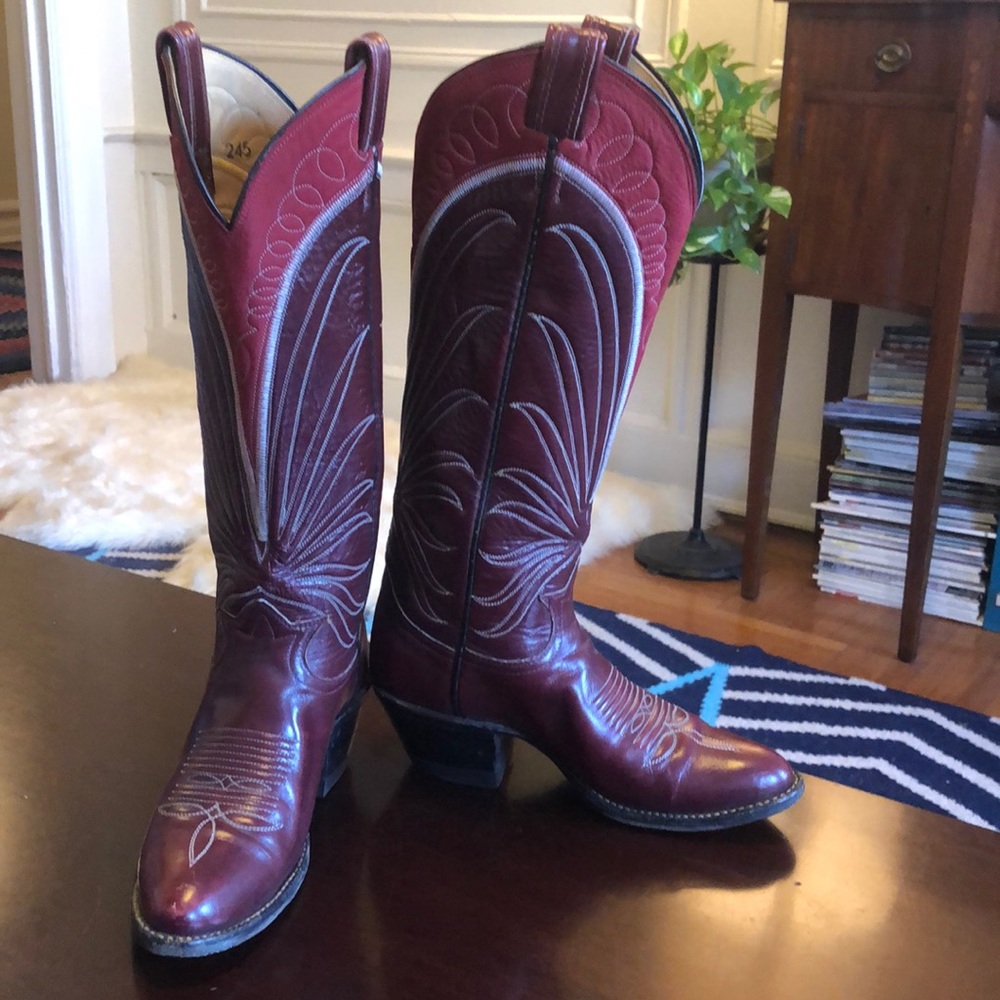 Ox blood maroon Tony Lama Cowboy Boots. Size 5.